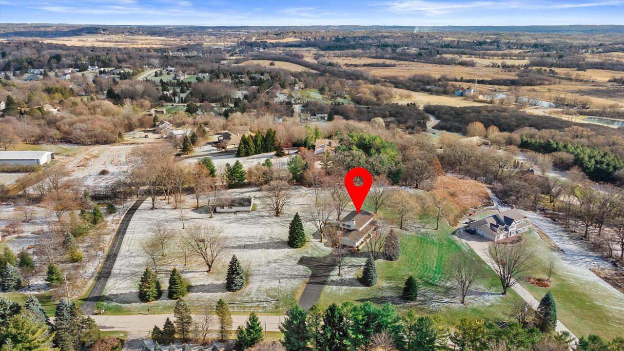 W300S3280 Snowdon Dr, Genesee, WI 53189