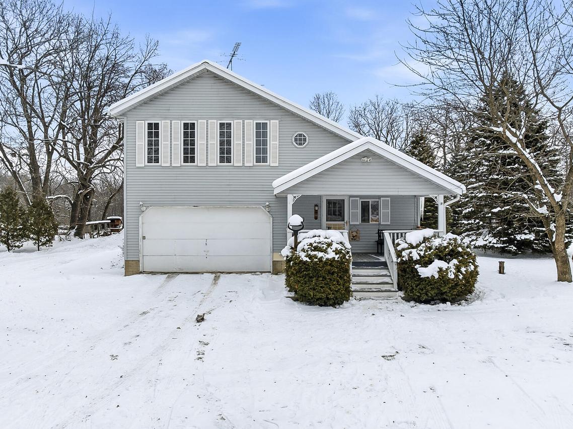 N7294 Manske Rd, Milford, WI 53551