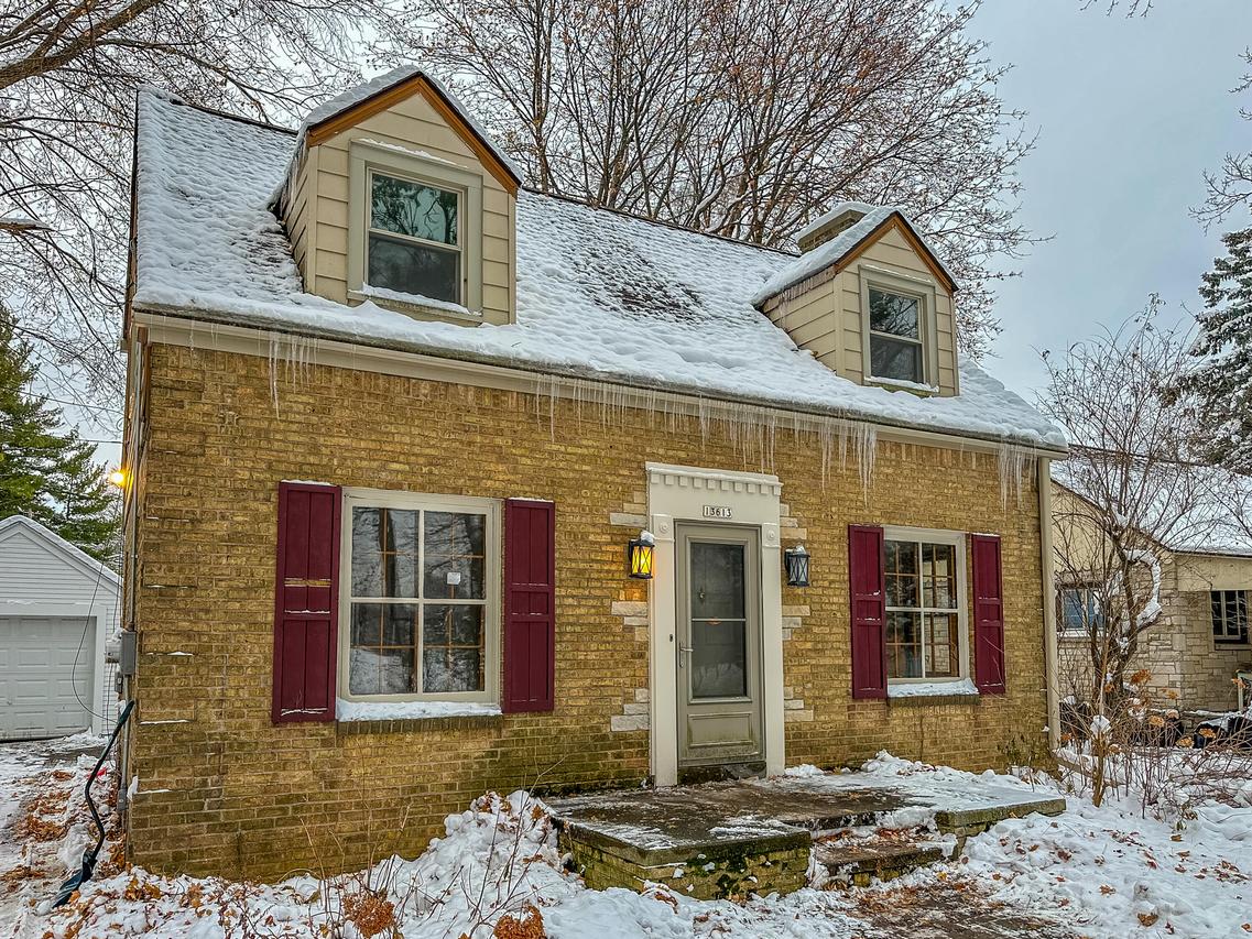 13613 W Prospect Pl, New Berlin, WI 53151