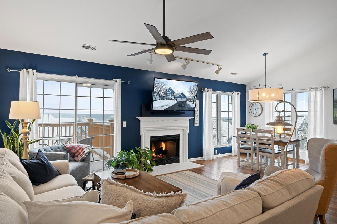 1085 Lakeland Dr #9-23, Geneva, WI 53147