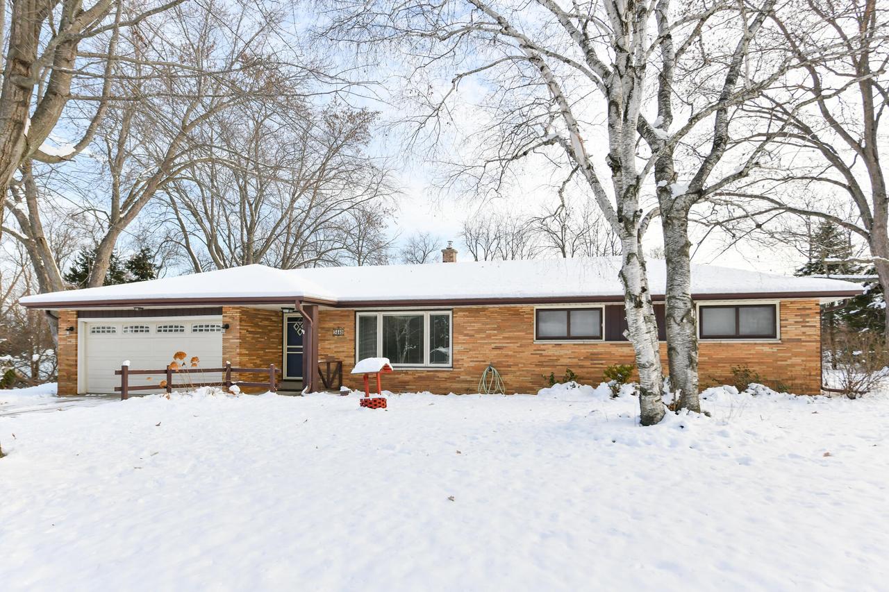 3446 S 104th St, Greenfield, WI 53227