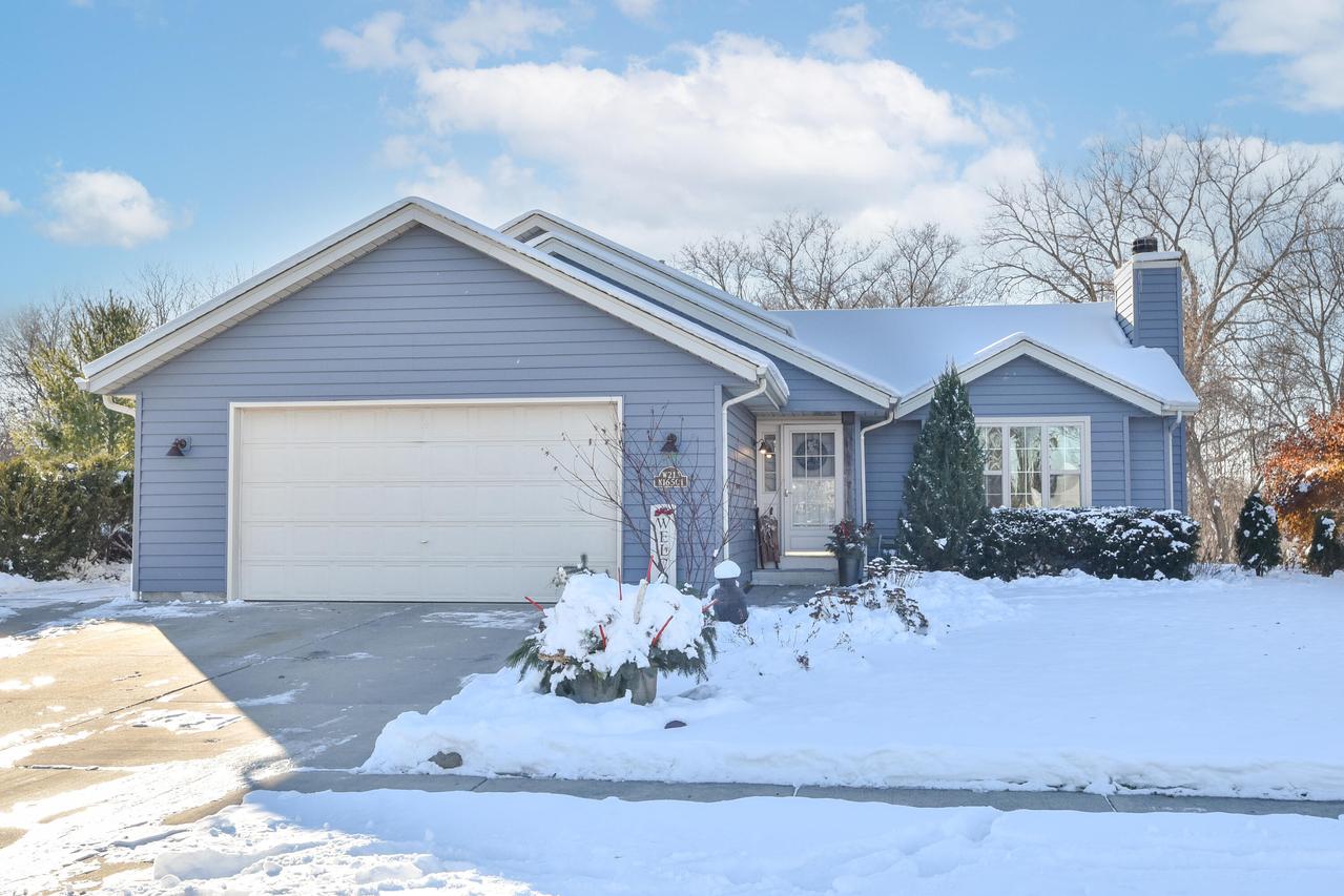 W213N16501 Glen Brooke Dr, Jackson, WI 53037