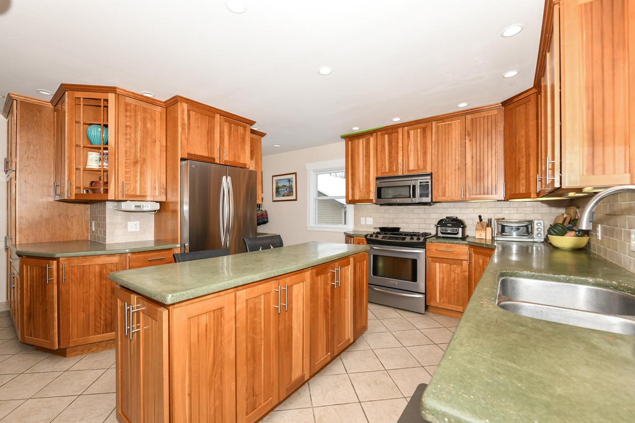 4222 Maple Dr, Delavan, WI 53115