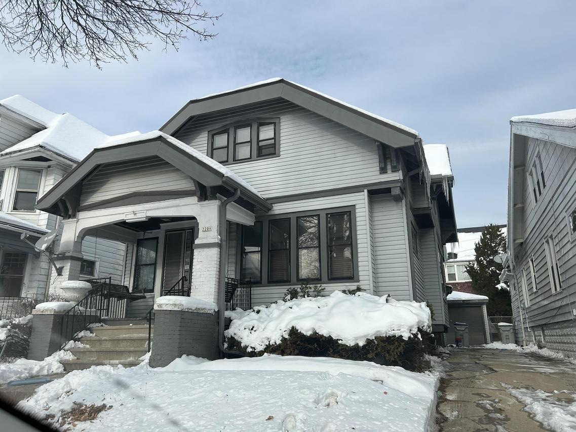 2206 W Keefe Ave, Milwaukee, WI 53206