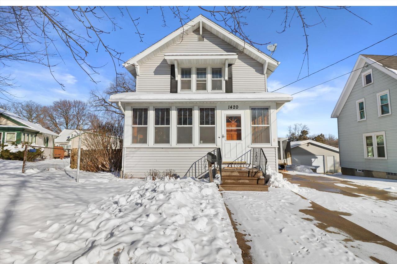 1420 E Main St, Watertown, WI 53094