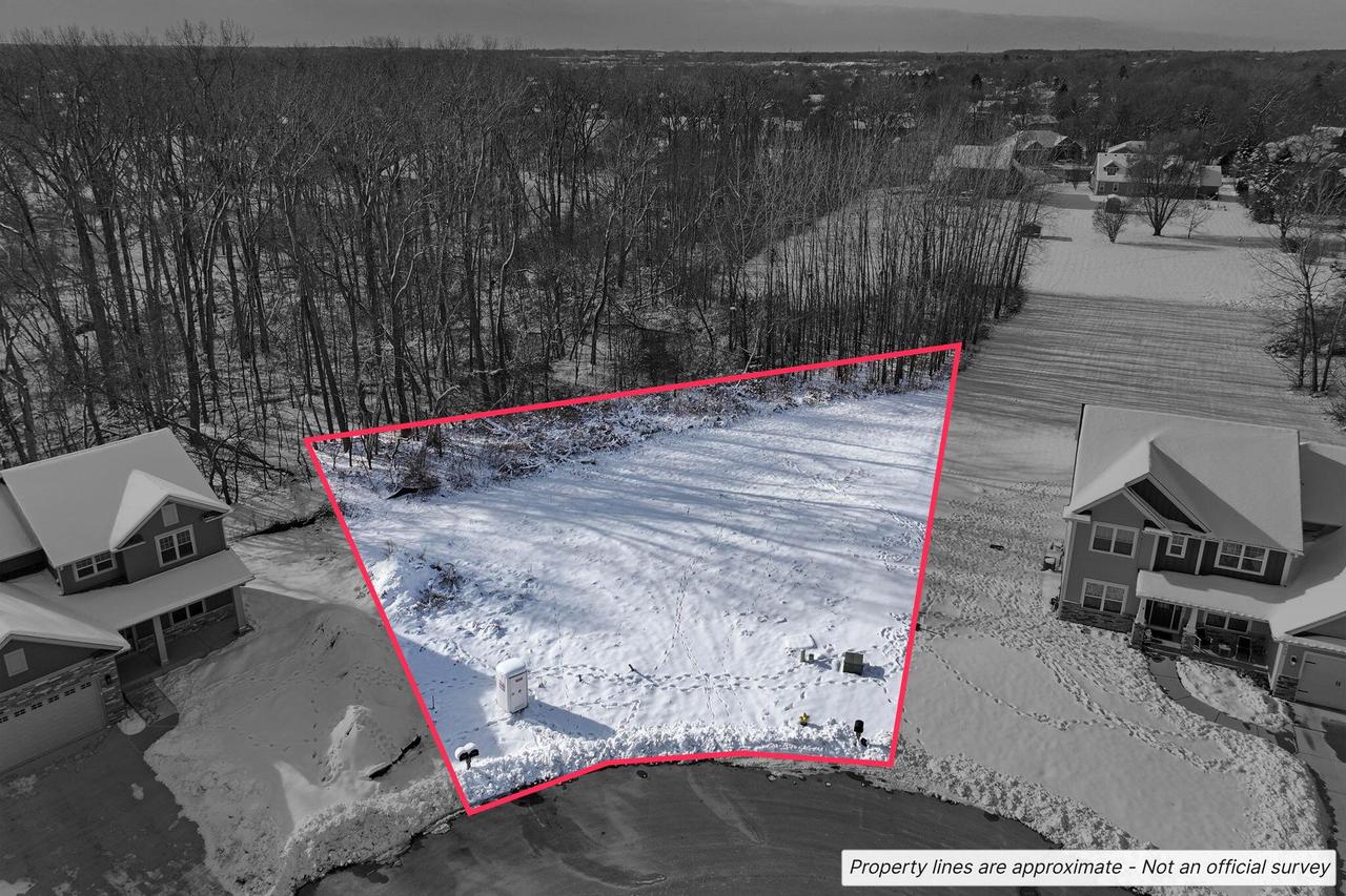 727 Brookview Ct, Caledonia, WI 53402