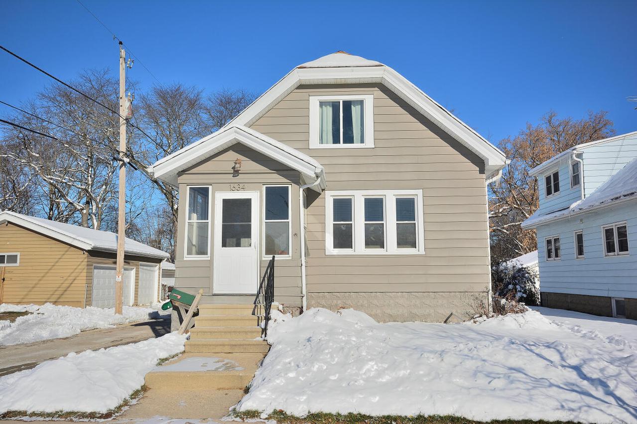 1634 Chestnut St, South Milwaukee, WI 53172