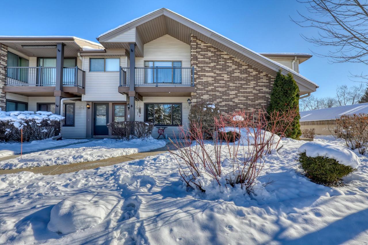 W176N9734 Riversbend Cir, Germantown, WI 53022