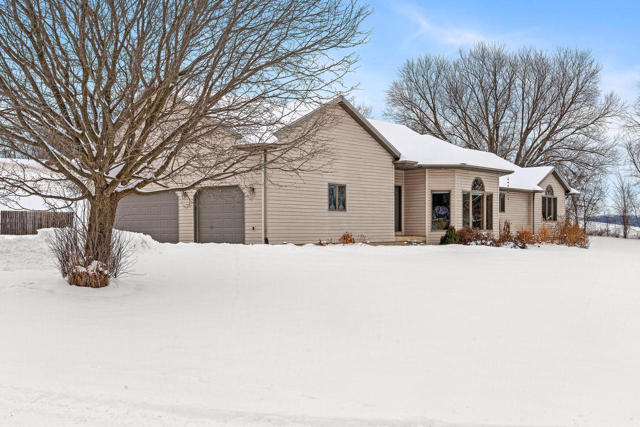 W20744 Hammer Ln, Gale, WI 54630