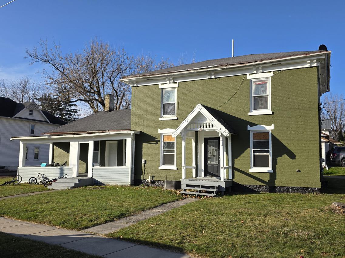 401 S College Ave, Fox Lake, WI 53933