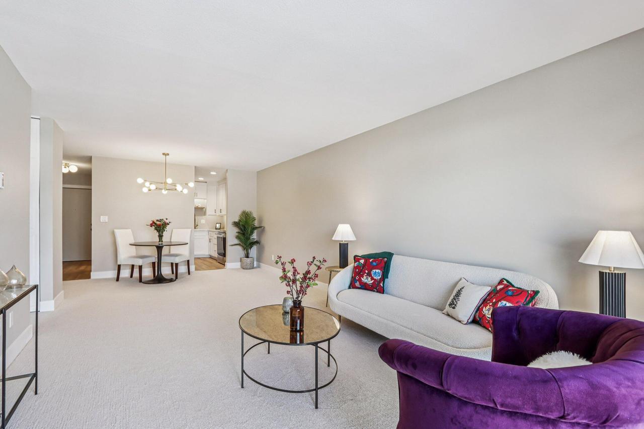 303 E Henry Clay St #306, Whitefish Bay, WI 53217