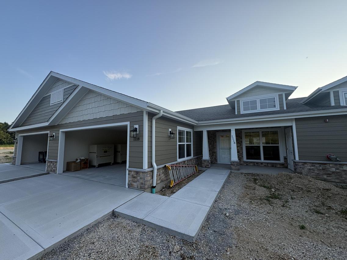 1118 Harbor Ave, West Bend, WI 53095