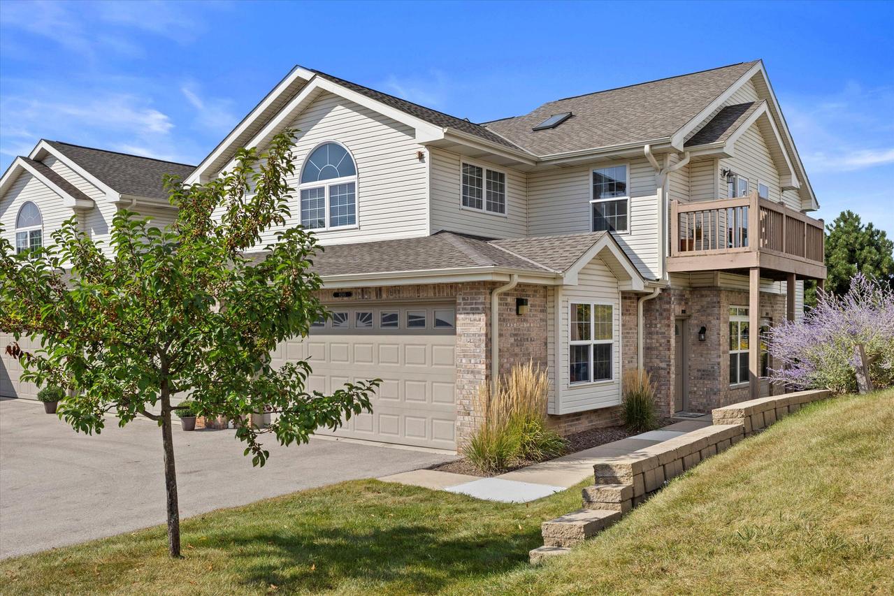 9285 S 51st St, Franklin, WI 53132