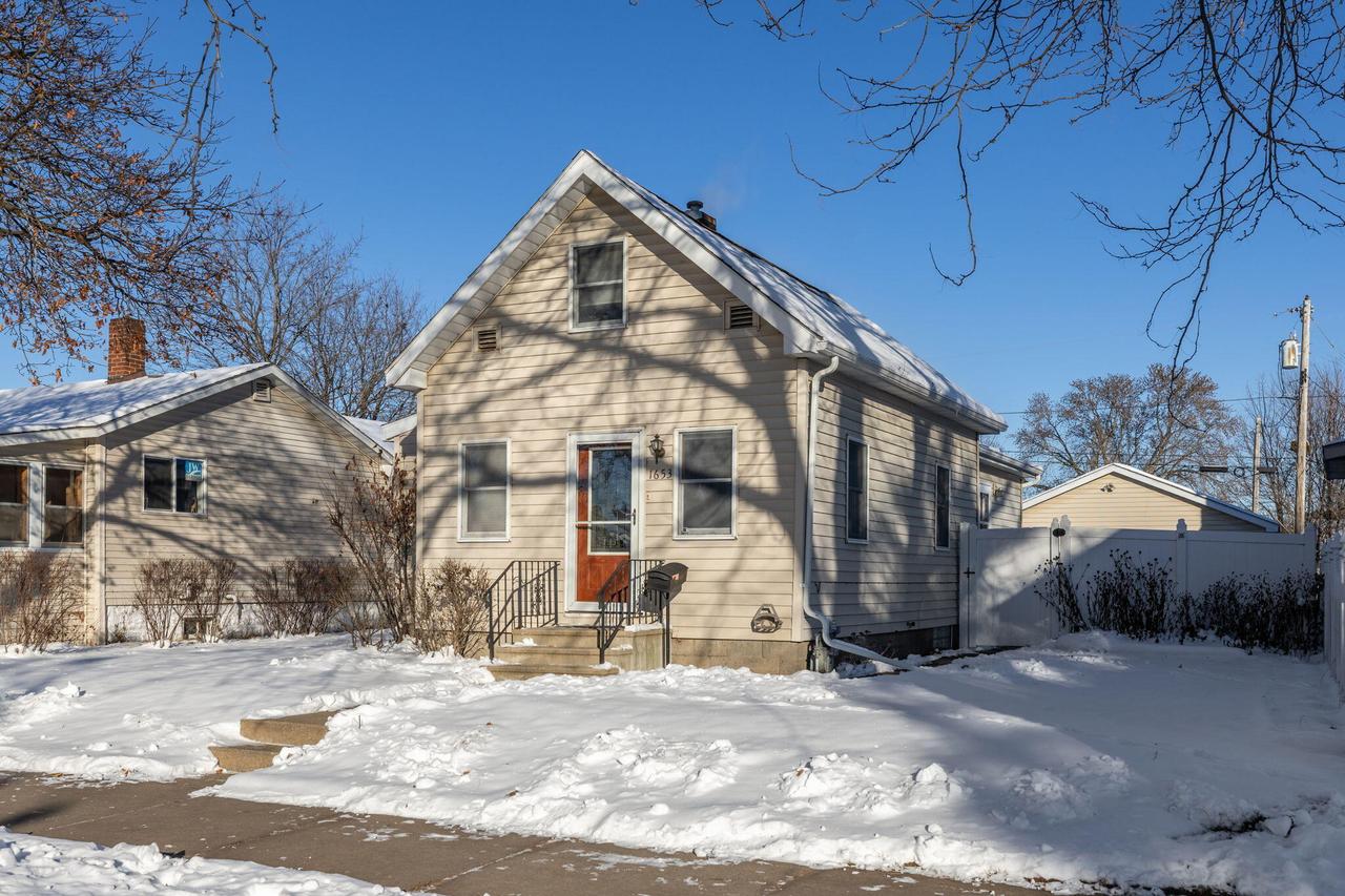 1653 Redfield St, La Crosse, WI 54601