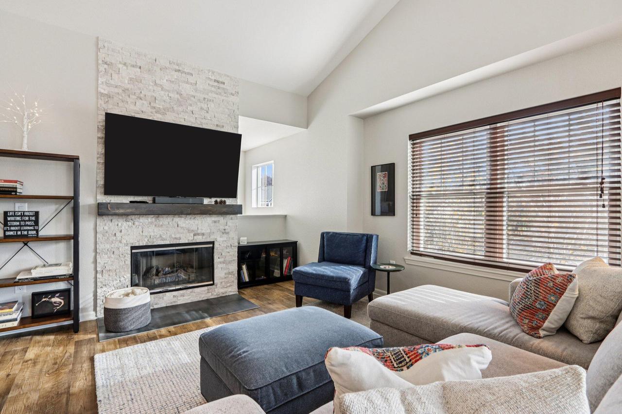 N16W26500 Meadowgrass Cir #B, Pewaukee, WI 53072