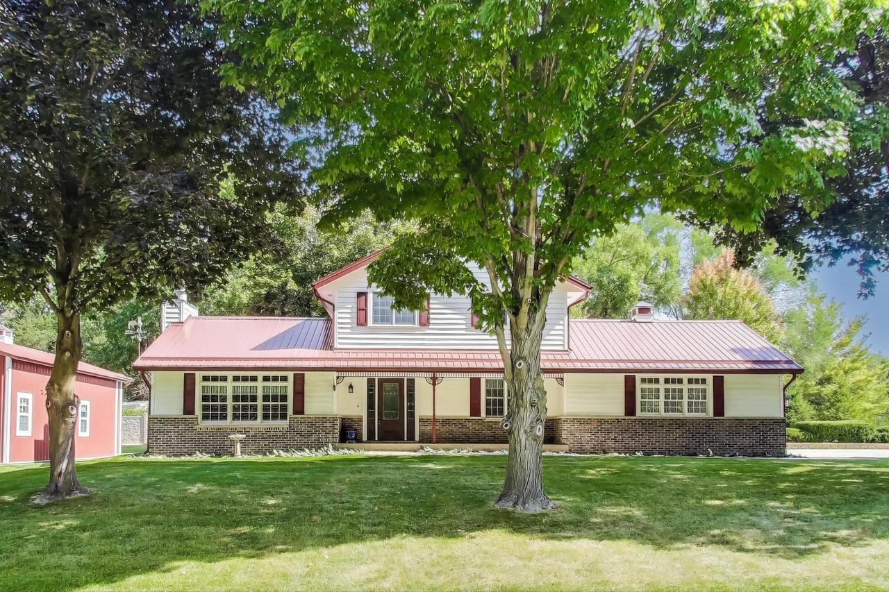 31700 118th St, Randall, WI 53181