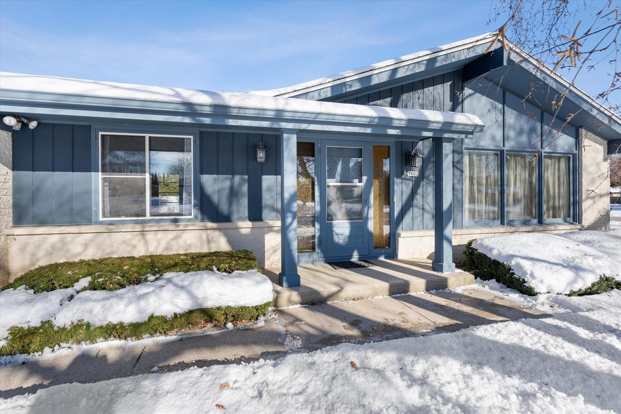 5502 W Silverleaf Ln, Brown Deer, WI 53223