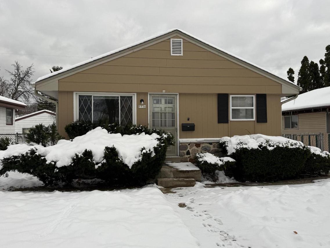 5736 N 96th St, Milwaukee, WI 53225