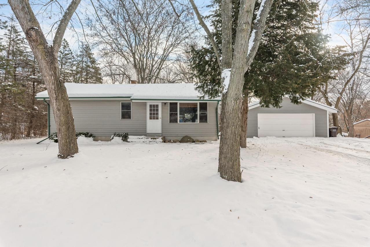 2828 S Franklin Dr, New Berlin, WI 53151