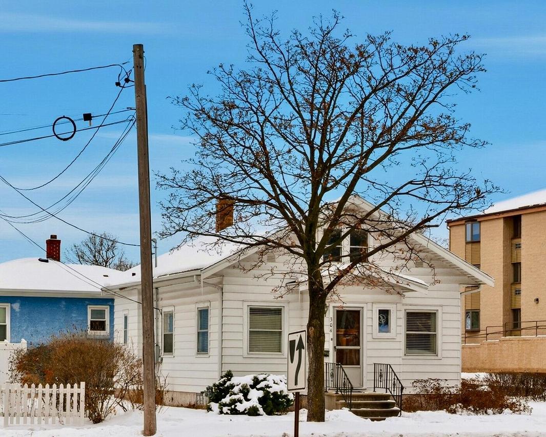 304 S Losey Blvd, La Crosse, WI 54601