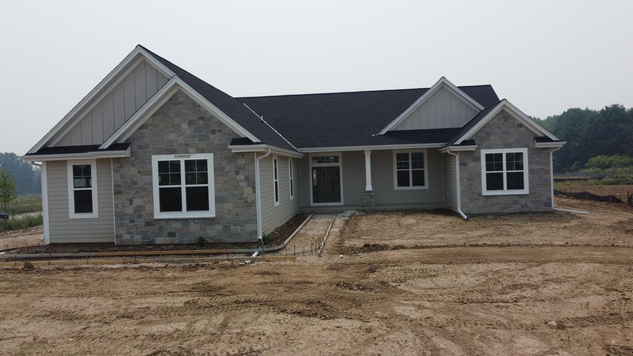 N74W24729 Lauren Dr, Sussex, WI 53089