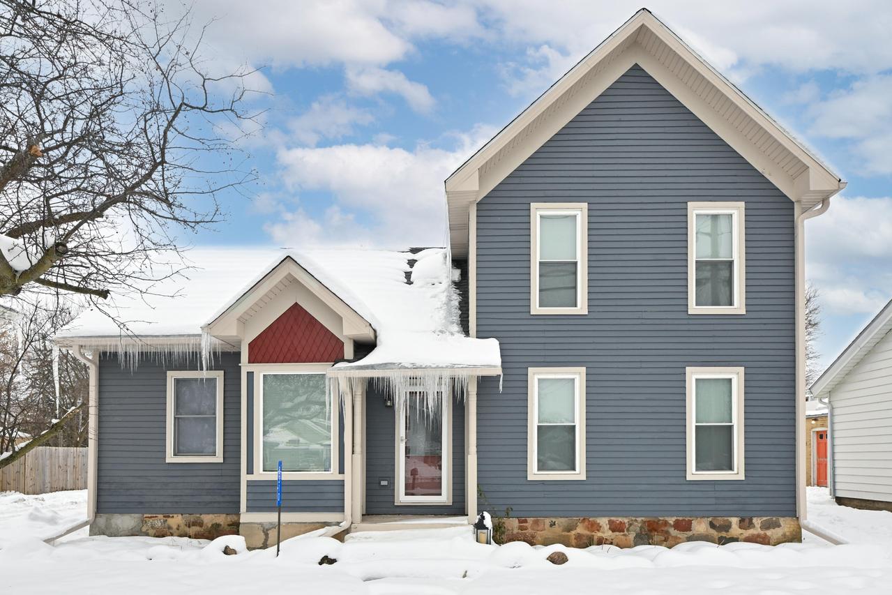 8310 Antioch Rd, Salem Lakes, WI 53168