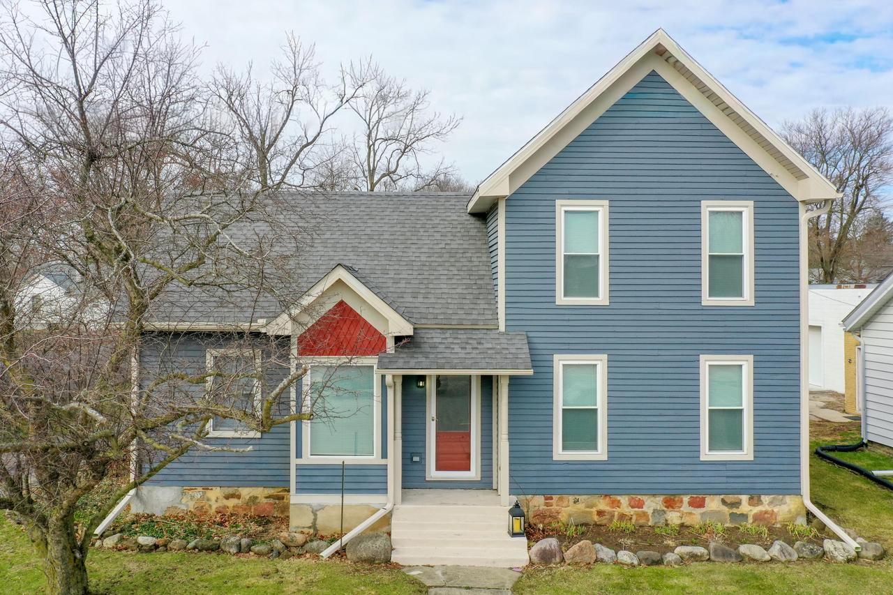 8310 Antioch Rd, Salem Lakes, WI 53168