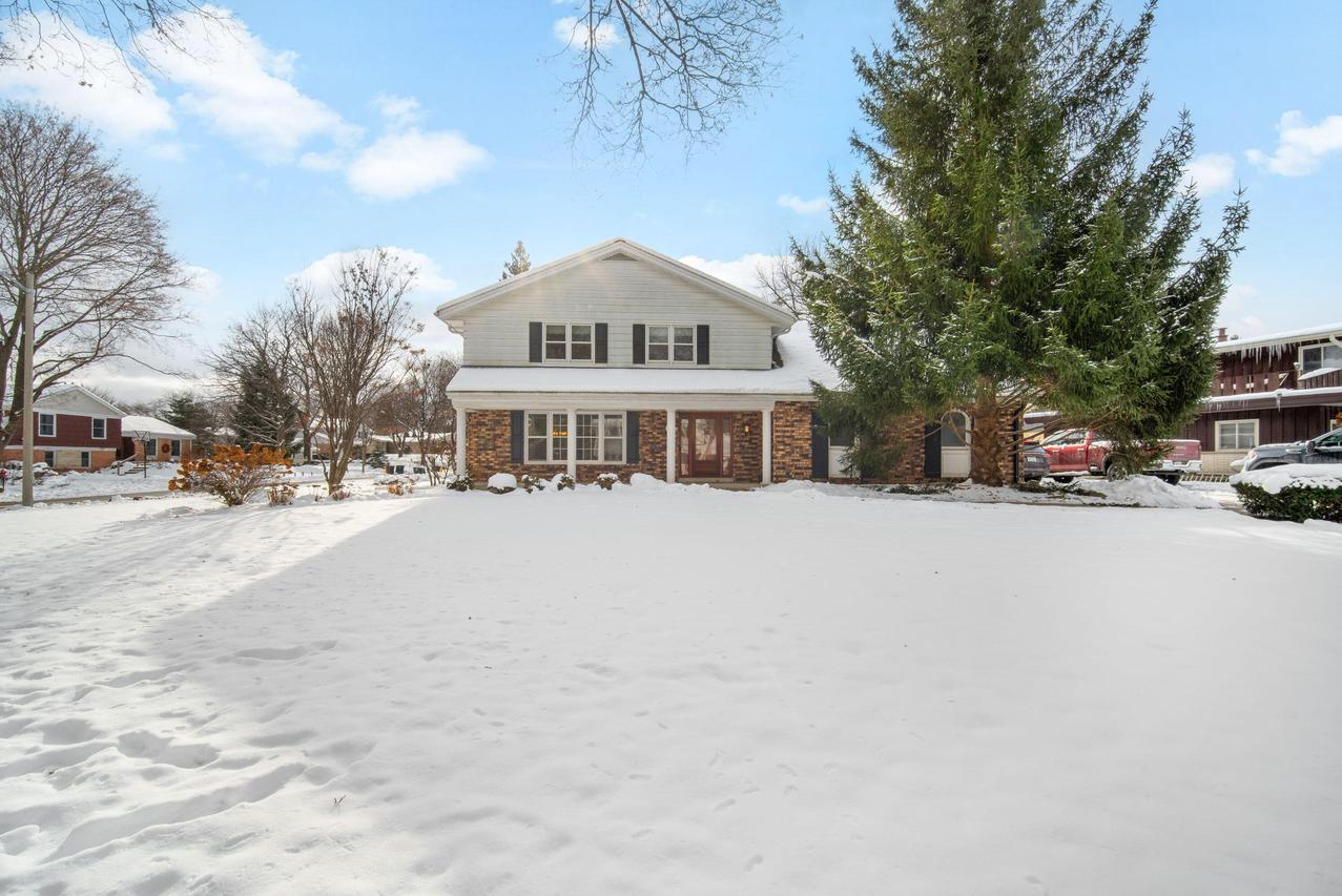3390 N Knoll Blvd., Wauwatosa, WI 53222