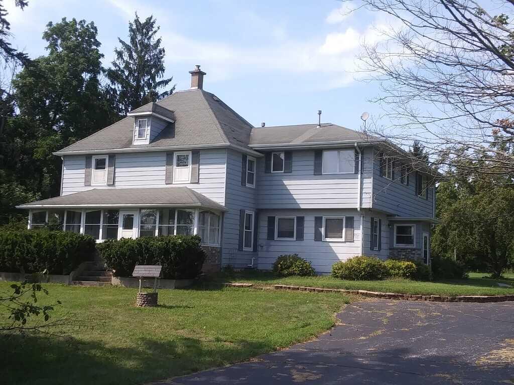 563 Kreuser Rdg, Richfield, WI 53017