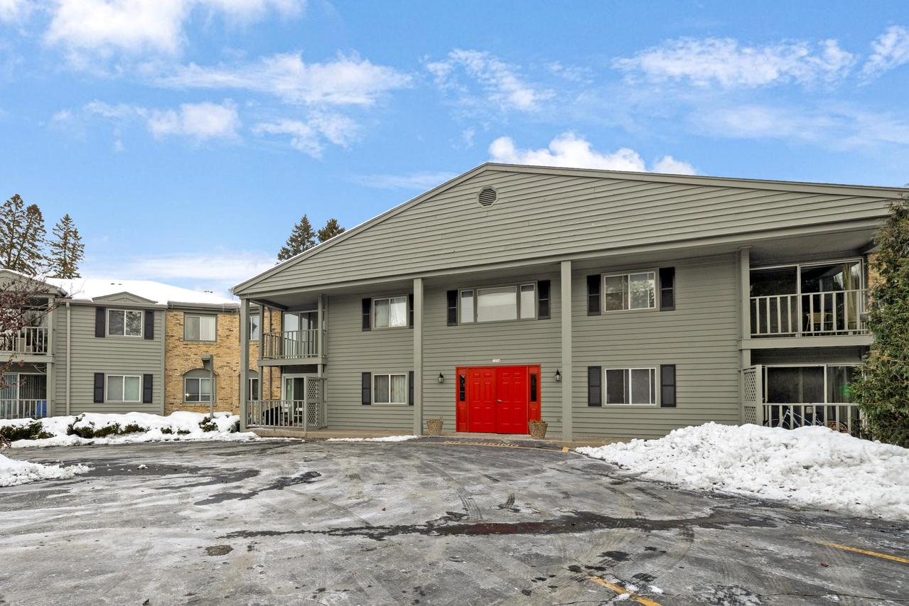 7234 N Green Bay Ave #212, Glendale, WI 53209