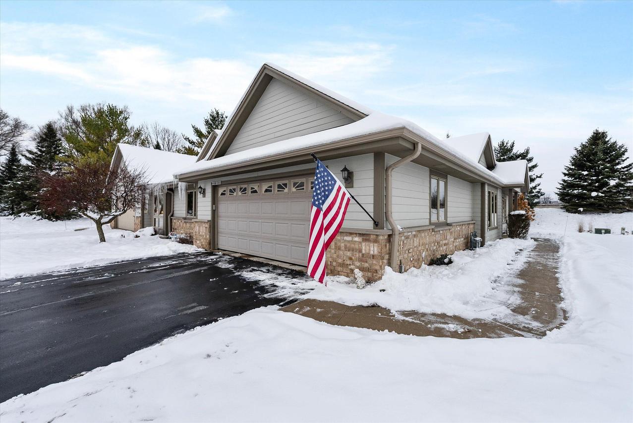 N160W18903 Oakland Dr, Jackson, WI 53037