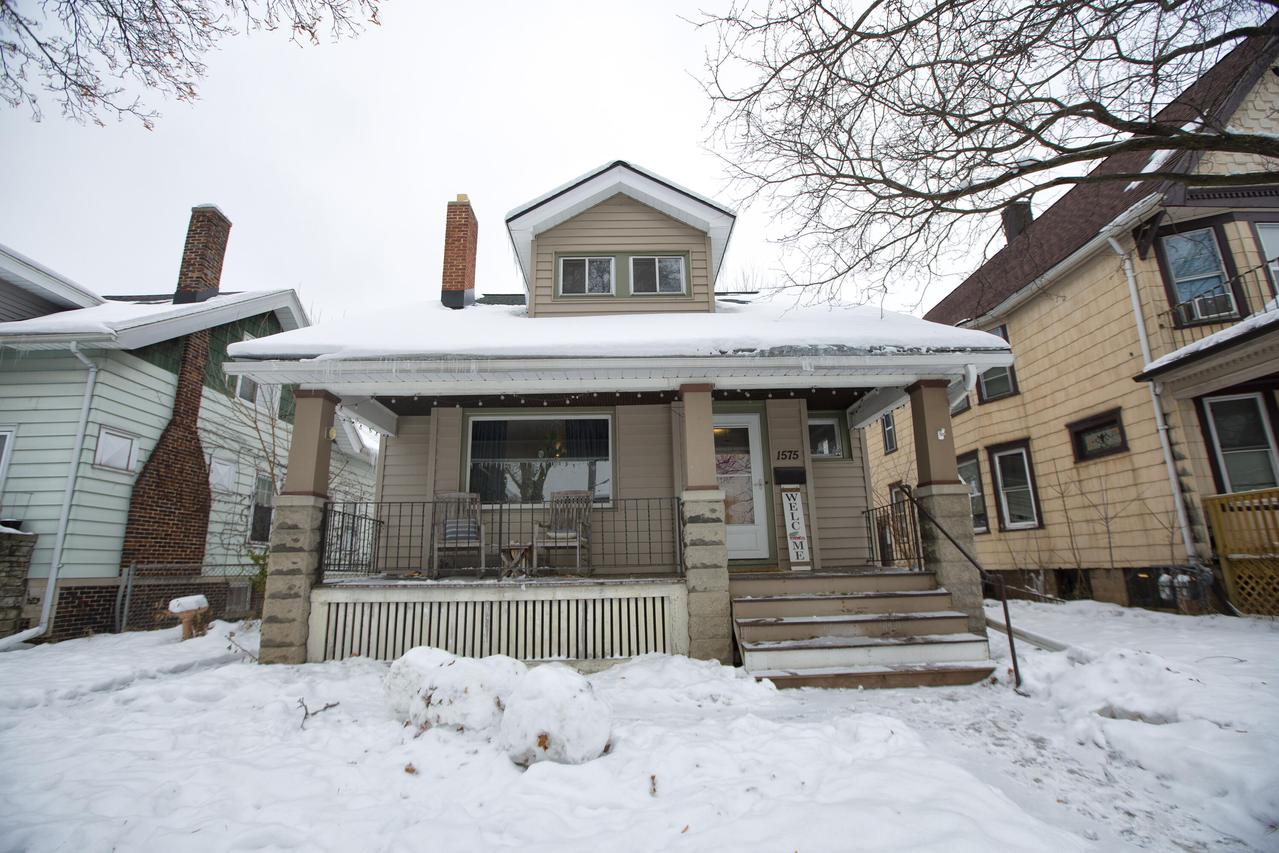 1575 S 77th St, West Allis, WI 53214