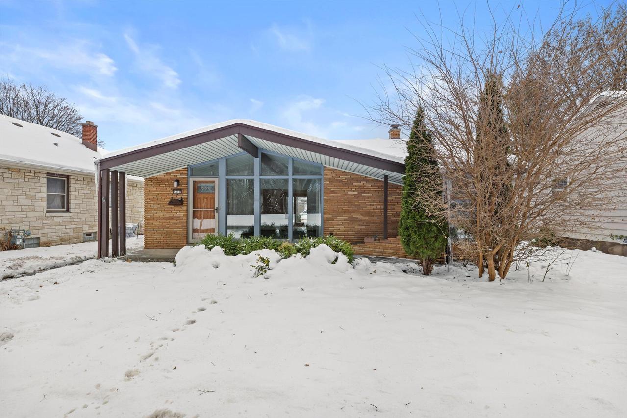 3311 W Manitoba St, Milwaukee, WI 53215