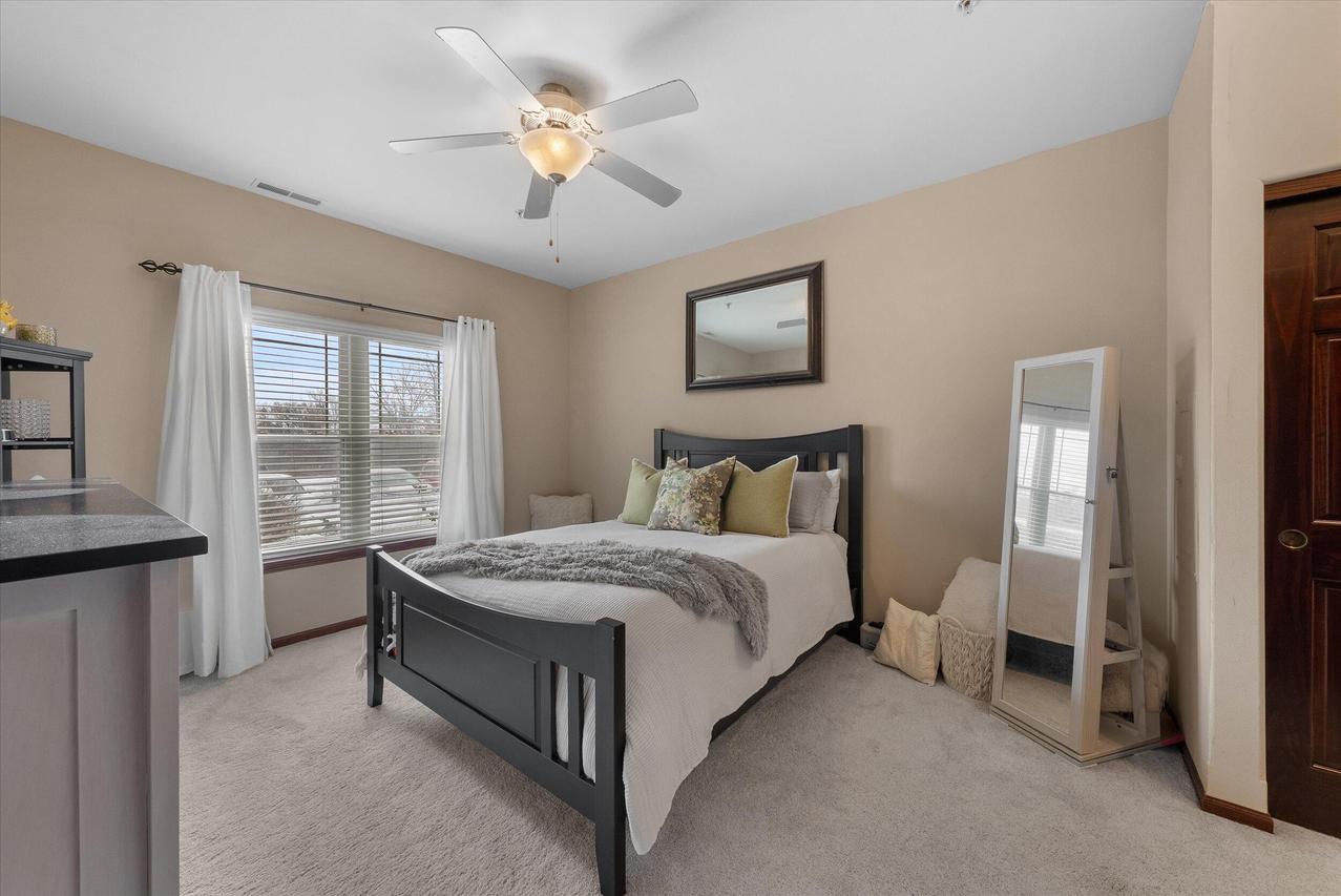 2849 W Drexel Ave #605, Franklin, WI 53132