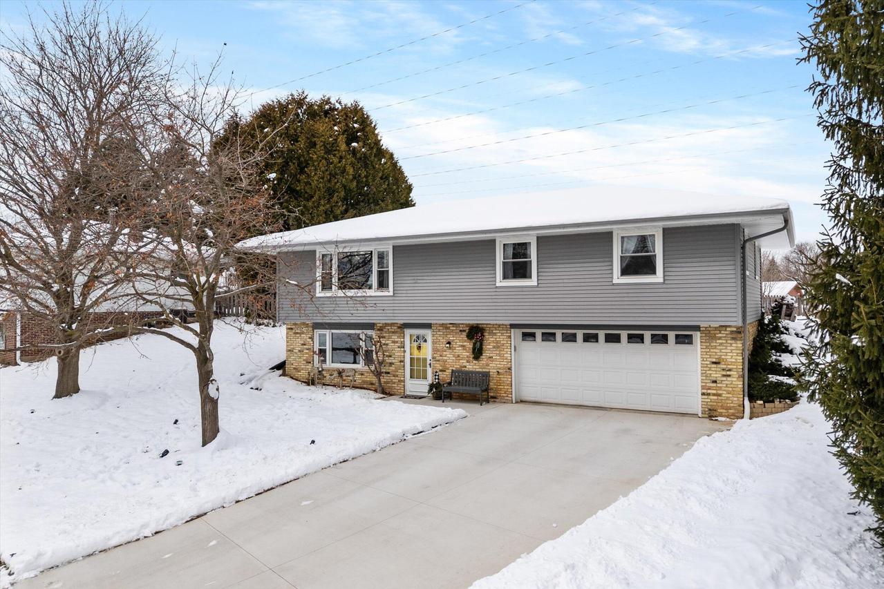 500 Deer Pass, Saukville, WI 53080