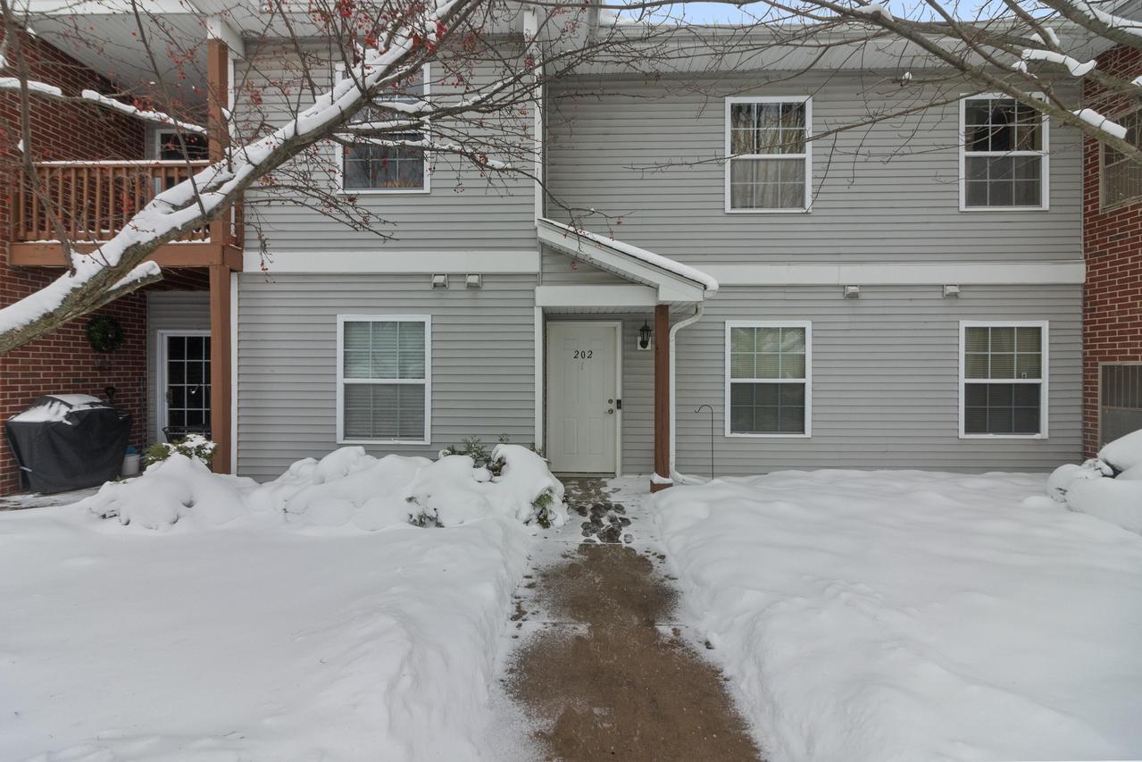 210 E Remer Rd #202, Elkhorn, WI 53121
