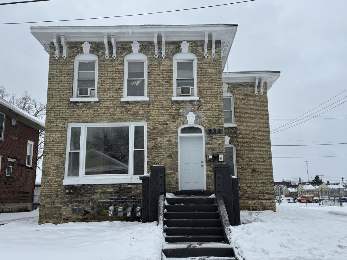 932 Peck Ave, Racine, WI 53404