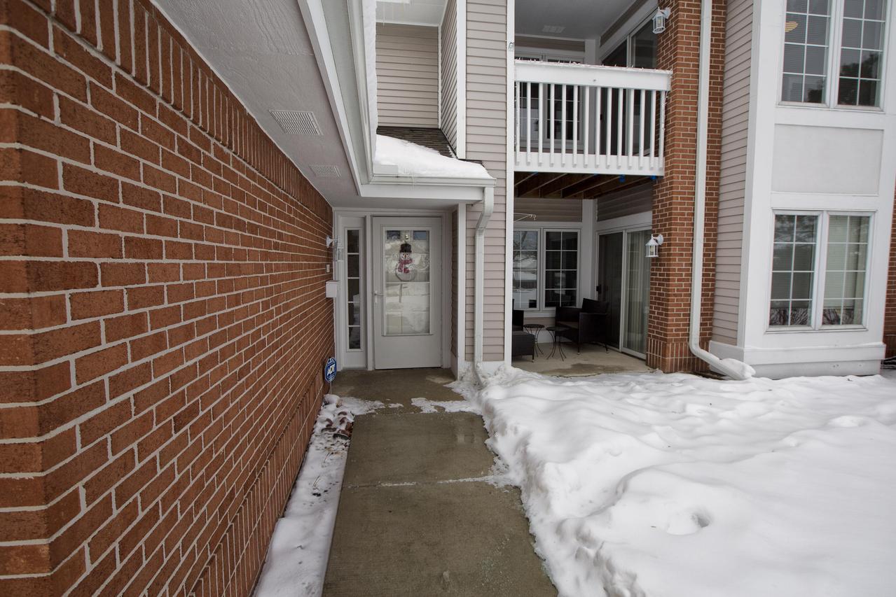 8991 Woodbridge Dr, Greendale, WI 53129