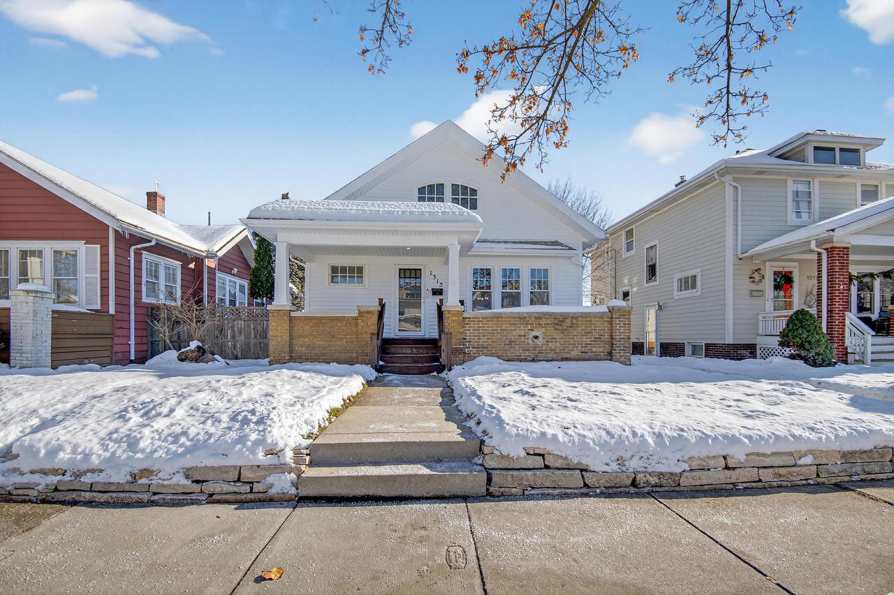 1315 Arthur Ave, Racine, WI 53405