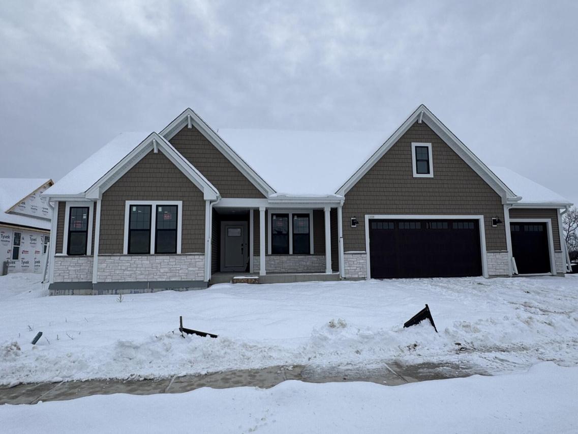 1333 Periwinkle Pass, Oconomowoc, WI 53066