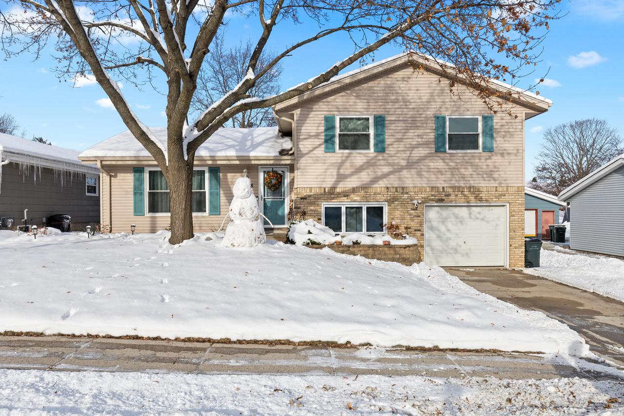 2008 Lenora Dr, West Bend, WI 53090