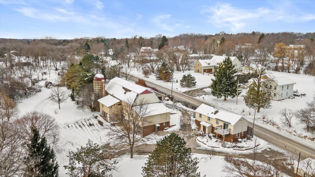 S30W29839 Sunset Dr, Genesee, WI 53189