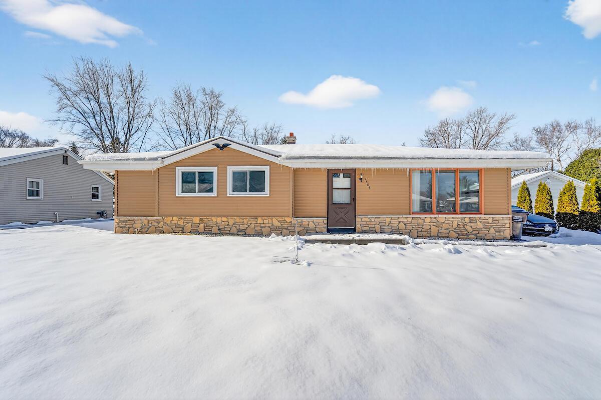 7504 Pheasant Trl, Caledonia, WI 53402