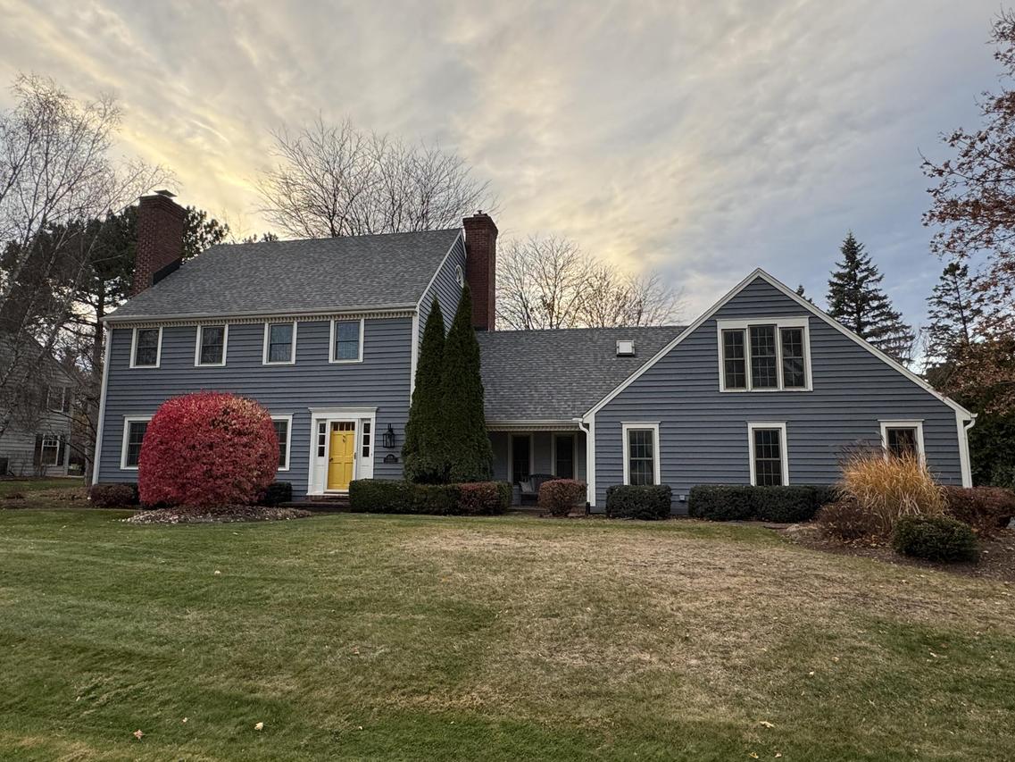 9719 N Lamplighter Ln., Mequon, WI 53092