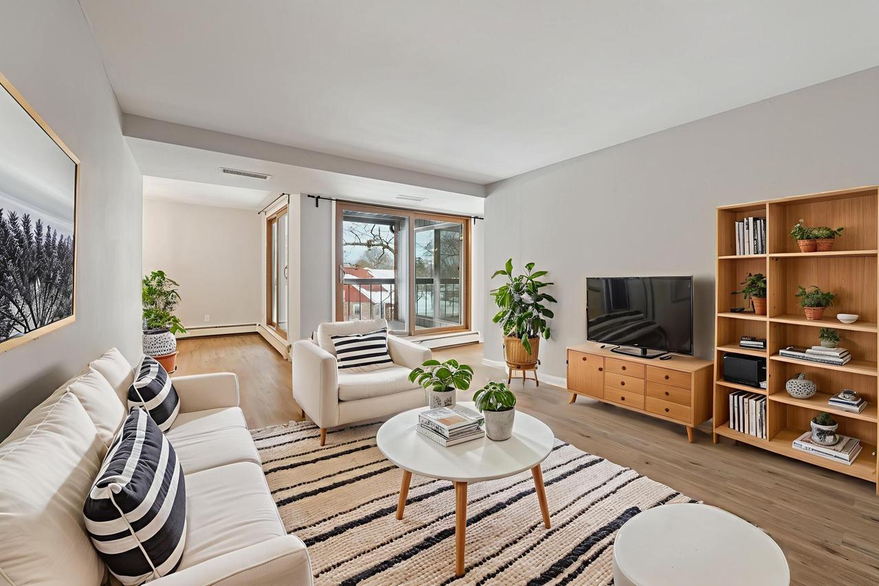 5200 S Tuckaway Blvd #250c, Greenfield, WI 53221