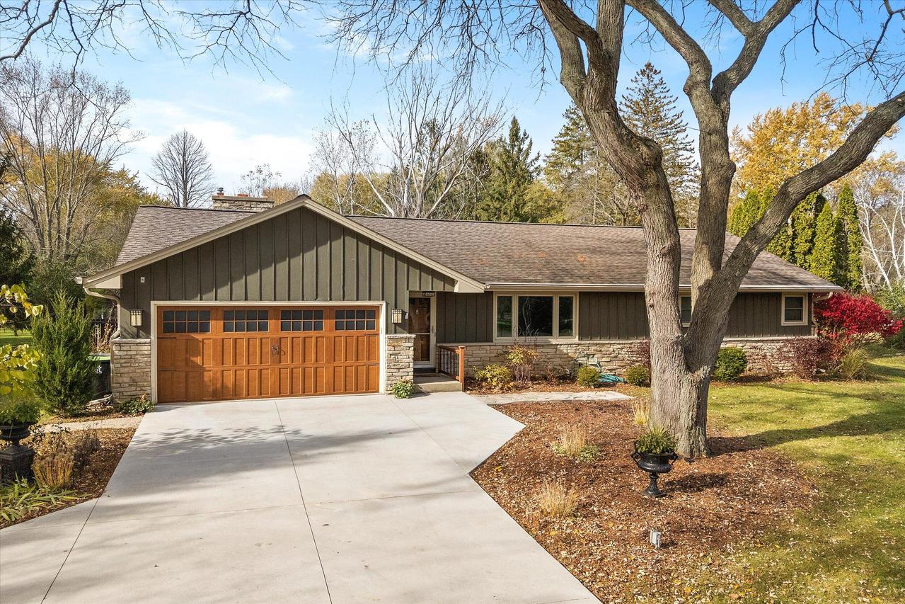 11467 N St. James Ln, Mequon, WI 53092