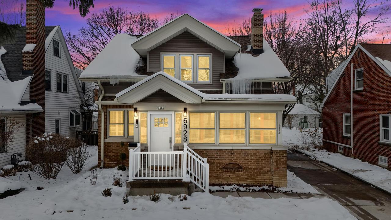 6928 W Wisconsin Ave, Wauwatosa, WI 53213