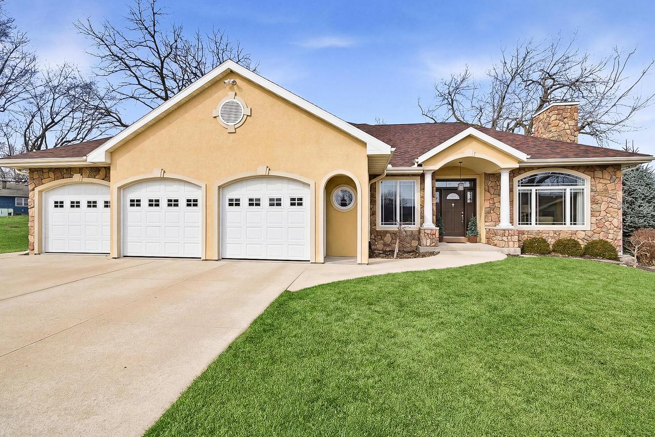 111 Bayfield Ct, Lake Mills, WI 53551