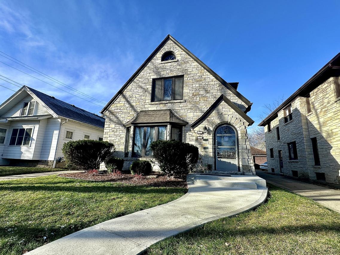 3125 N 48th St #3127, Milwaukee, WI 53216