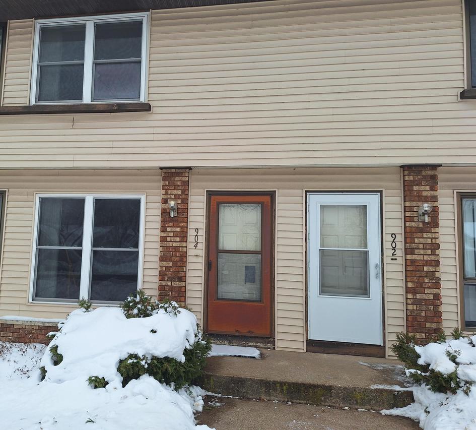 904 S 12th Ave, Onalaska, WI 54650